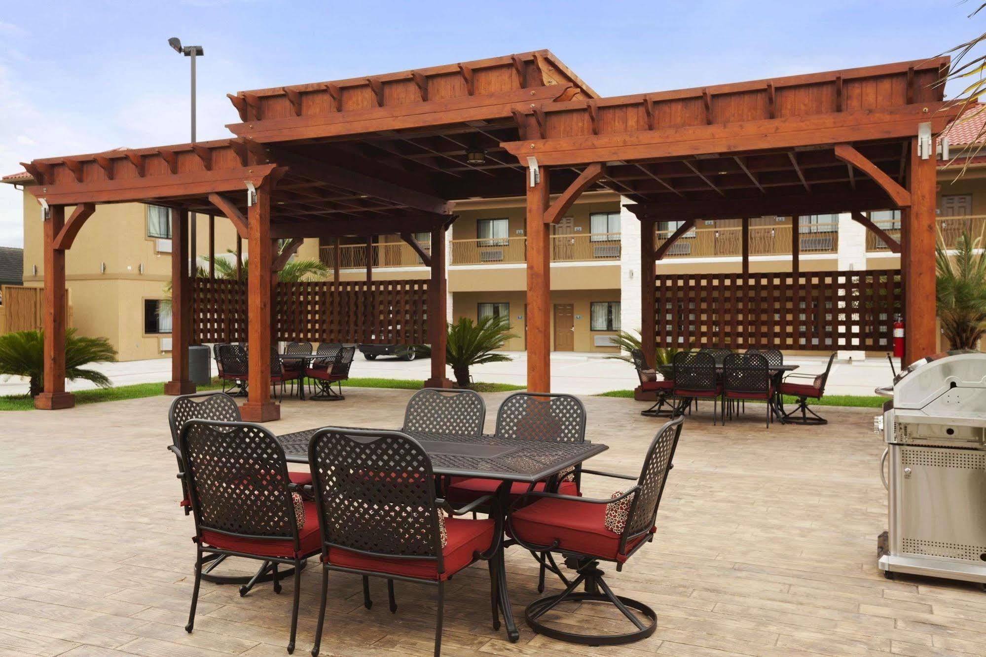 Days Inn & Suites By Wyndham Houston North-Spring Westfield Eksteriør bilde