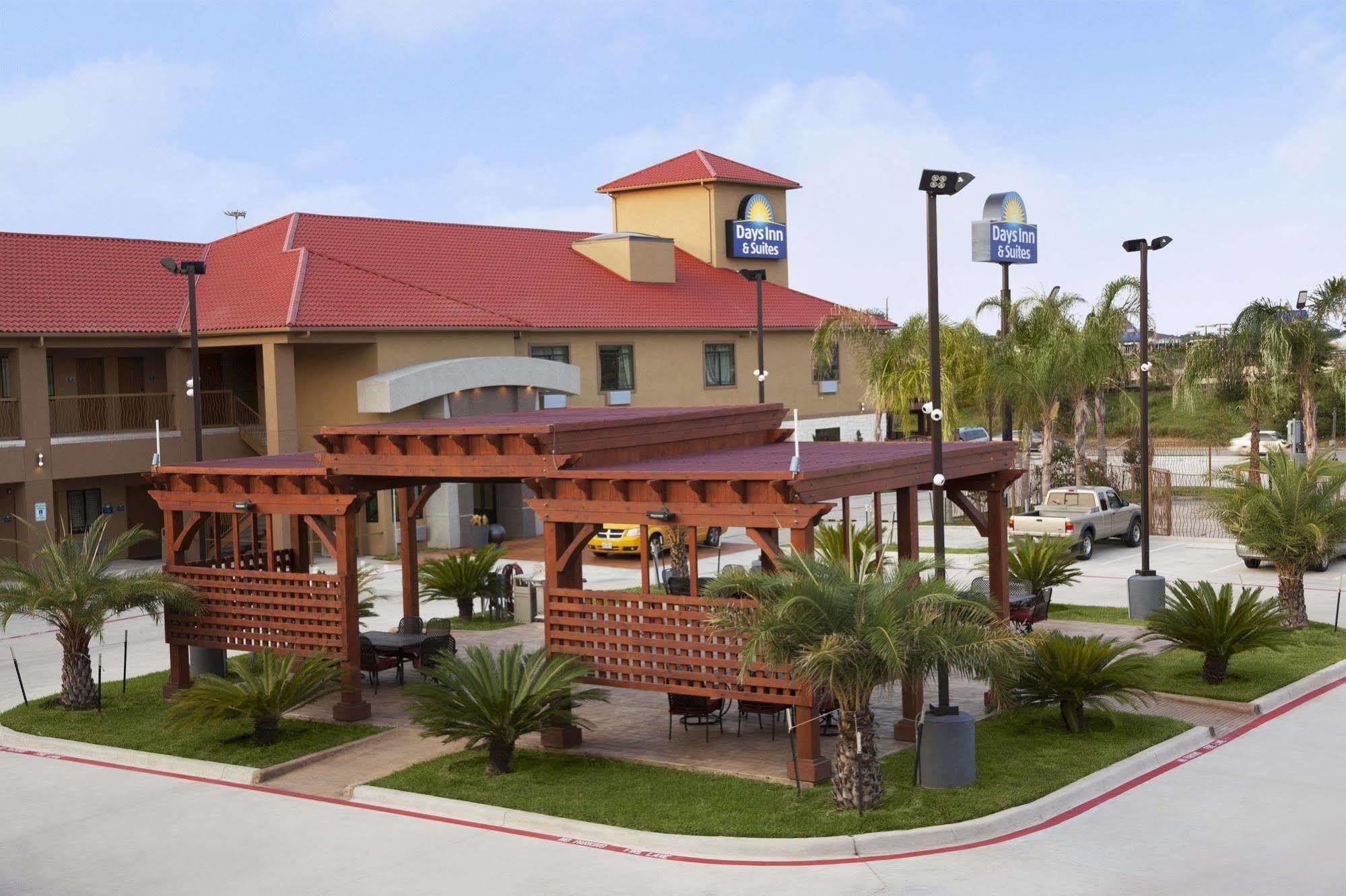 Days Inn & Suites By Wyndham Houston North-Spring Westfield Eksteriør bilde